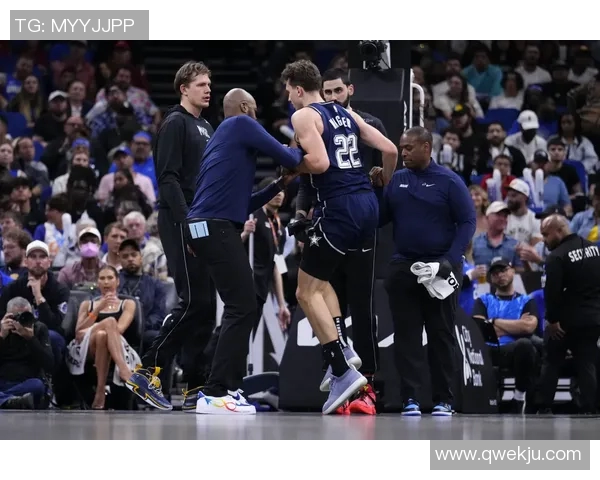 森林狼与金州勇士激战正酣谁能在这场对决中笑到最后