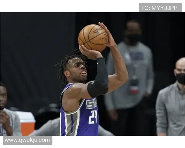 火箭队与雷霆队激战正酣精彩直播尽在眼前不容错过